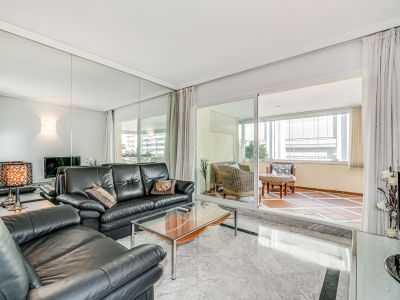 Maravilloso apartamento de esquina en Puerto Banús