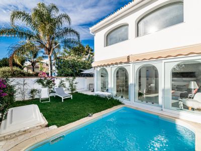 Villa à vendre dans Costabella, Marbella Est