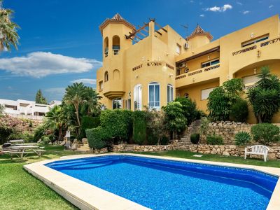 Villa excepcional con vistas al mar en El Rosario Marbella