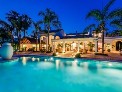 Majestic Villa just 100m from the beach