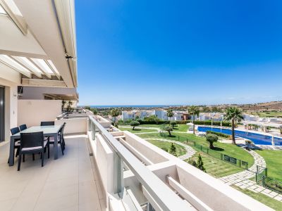 Stilvolle Wohnung in erster Golflinie mit Meerblick in Los Arqueros