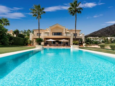 Spectaculaire villa de luxe, vue imprenable sur la mer au Marbella Hill Club.