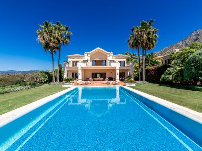 Luxus pur! Imposante Villa mit Panorama Meerblick in Marbella Hill Club