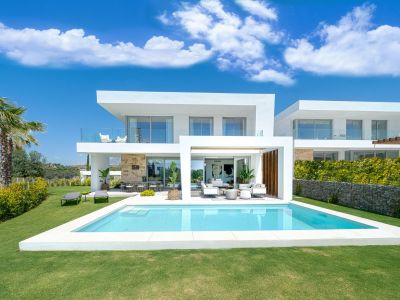 Neubauvilla im zeitgenössischen Stil in Santa Clara Golf Los Monteros Marbella