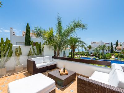 Apartment with sea views in Palm Beach, frontline beach complex in Reserva de Los Monteros, Marbella East