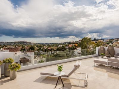 Luxury Hillside Living in a Privileged Location