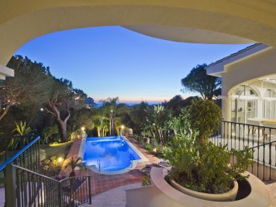 Impressive villa with sea views