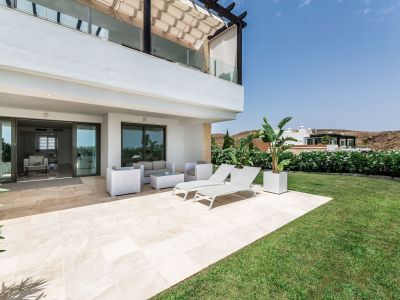 Apartment with big garden and views in Los Flamingos Golf