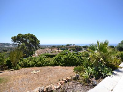 Parcela con magníficas vistas al mar y proyecto con licencia en El Rosario Marbella