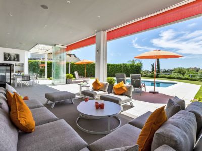 Villa in Elviria with superb golf and sea views, Marbella East