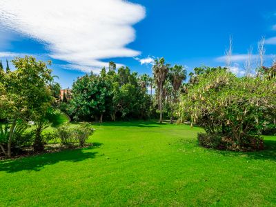 Parcela ajardinada en venta en Guadalmina