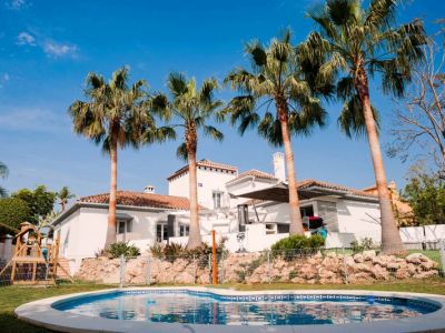Villa moderne près du terrain de golf à Rio Real Marbella