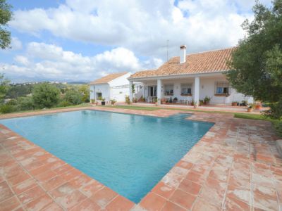 Villa con gran parcela en El Rosario Marbella