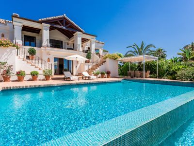 Villa mediterránea con vistas al mar en urb. cerrada