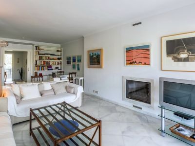 Apartment with panoramic views in Los Granados Golf, Nueva Andalucía