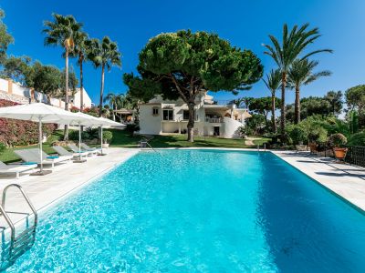 Élégante villa de golf en première ligne à Rio Real Marbella