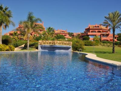 Beach side apartment with sea views in Elviria, Marbella