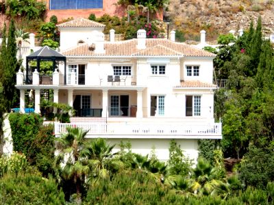 Amazing front line golf villa with sea views in Elviria, Marbella