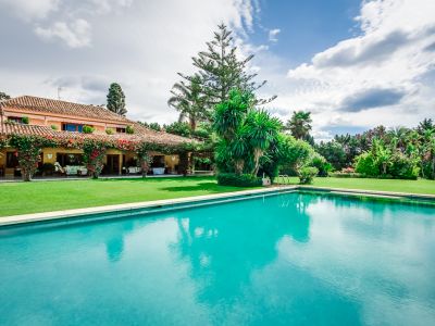 Fantastic villa with tennis court and well