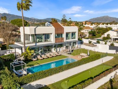 Villa in New Golden Mile, Estepona