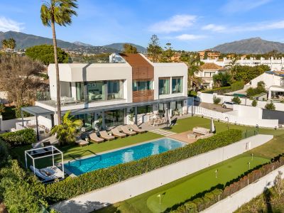 Villa in New Golden Mile, Estepona