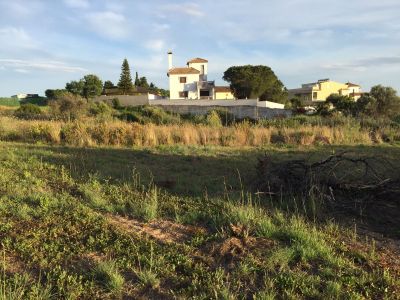 Plot of 10,000m2 located in a complex 15 minutes walk from the beach in Marbella