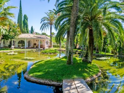 Encantadora villa en venta de estilo español/andaluz en una de las mejores urbanizaciones en Marbella, Rocío de Nagüeles.