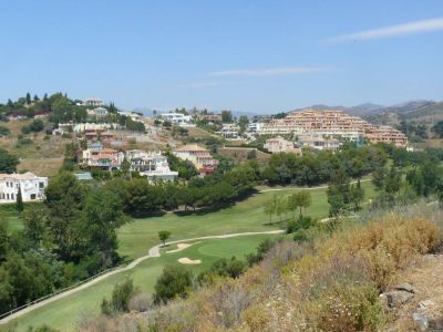 Beautiful plot in Elviria is next to one of the best golf courses on the Costa del Sol