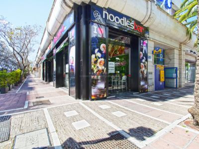 FANTASTIC FREEHOLD COMMERCIAL IN PUERTO BANÚS - MARBELLA!