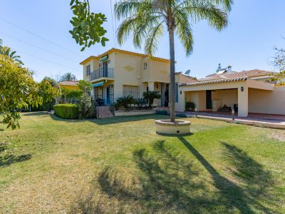 Fantástica villa con maravillosas vistas al mar en la zona de Valdeolletas, Marbella