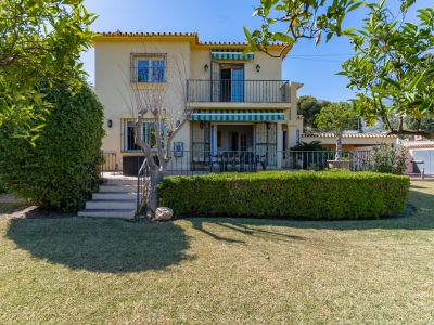 Villa for sale in Valdeolletas, Marbella