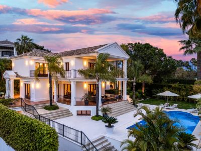 Elegante villa de alta gama con hermosas vistas y todas las comodidades en Sierra Blanca, Marbella