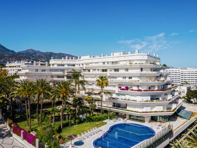 Apartamento exclusivo y único, situado en primera línea de playa, en el prestigioso complejo Mare Nostrum, Marbella