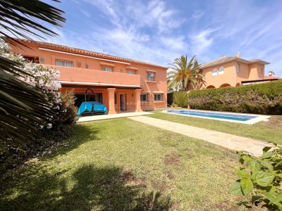 Charming beachside villa in Casablanca, Marbella's Golden Mile