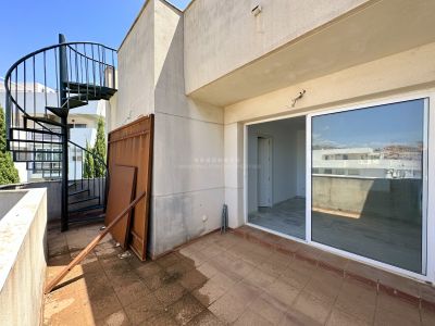 Atico en Riviera del Sol, Mijas Costa con gran terraza y tres dormitorios