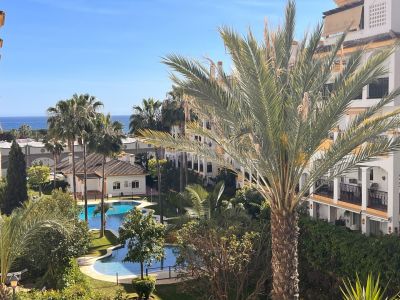 Fantástico apartamento a poco metros del mar en plena Milla de Oro de Marbella, en Costa Nagüeles I