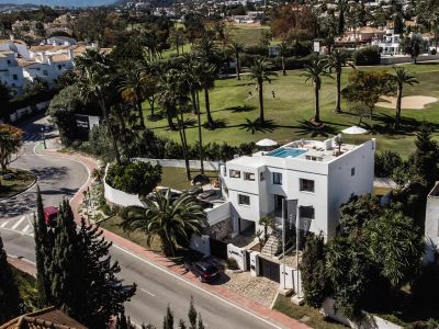 Villa recientemente renovada en la encantadora zona de Nueva Andalucía, Marbella