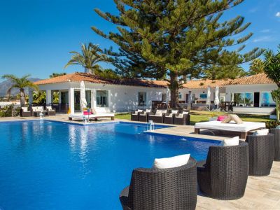 Beautiful villa for sale in the urbanization of Elviria, Marbella East.