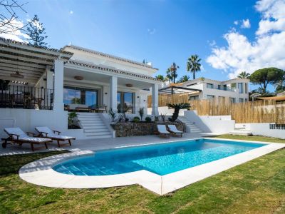 Newly finished villa with a lot of privacy in Las Brisas with spectacular views to the mountain La Concha.