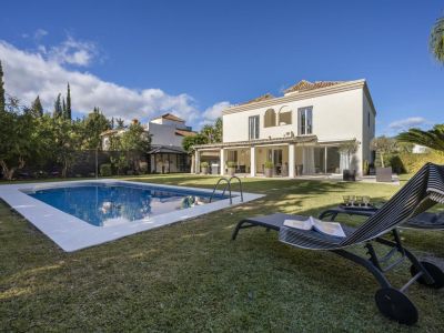 Hermosa villa parcialmente renovada situada en Nueva Andalucía, Marbella