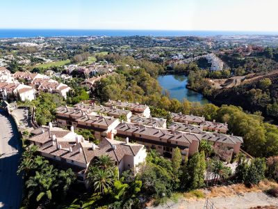 Apartamento muy amplio y luminoso, orientado al sur, con una muy bonita terraza en Vista Real, Nueva Andalucía, Marbella