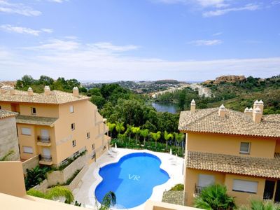 Apartamento muy amplio y luminoso, orientado al sur, con una muy bonita terraza en Vista Real, Nueva Andalucía, Marbella