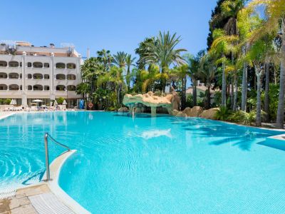 Lujoso piso situado en el exclusivo Hotel Guadalpín, Milla de Oro de Marbella