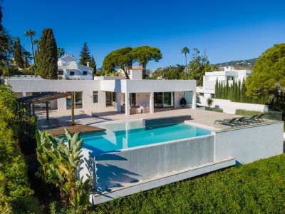 Espectacular villa en primera línea de golf en pleno Valle del Golf en Nueva Andalucía, Marbella