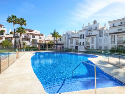 Espectacular apartamento totalmente reformado a tan sólo 100 metros del mar en San Pedro Playa, Marbella