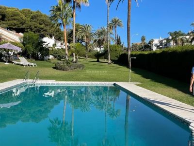 Fantástico apartamento con terraza con sol de mañana a tarde, Nueva Andalucía, Marbella.
