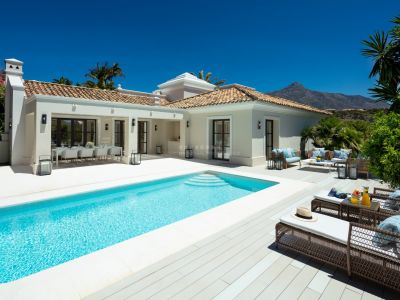 Preciosa villa de estilo clásico en el Valle del Golf, Nueva Andalucia, Marbella