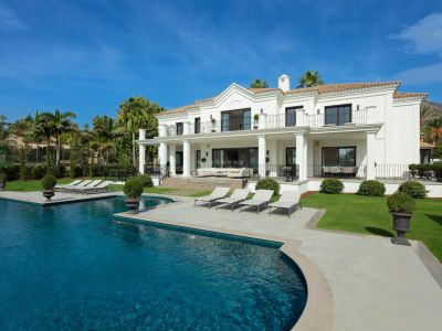 Una casa familiar de alta calidad en la comunidad exclusiva y cerrada de Sierra Blanca, por encima de Marbella Milla de Oro.