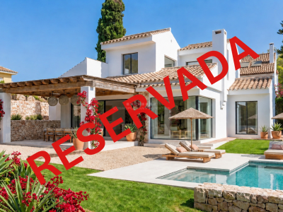 OPPORTUNITY! Fantastic villa a few meters from the beach with a lot of potential and possibilities for renovation, in Casablanca, Marbella Golden Mile
