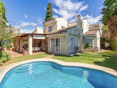 Villa avec beaucoup de charme et de nombreuses possibilités d'extension dans Casablanca, sur le Golden Mile à Marbella